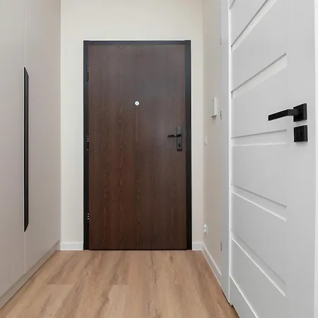 Appartamento Air-conditioned With A Balcony In The Centre By Renters *