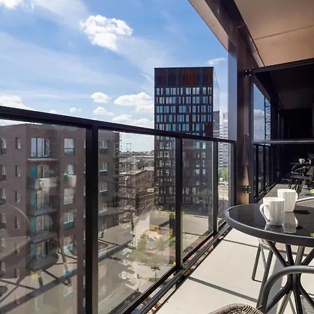Air-conditioned With A Balcony In The Centre By Renters *