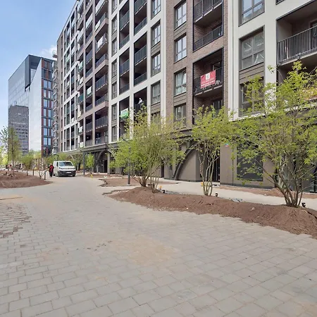 Air-conditioned With A Balcony In The Centre By Renters *